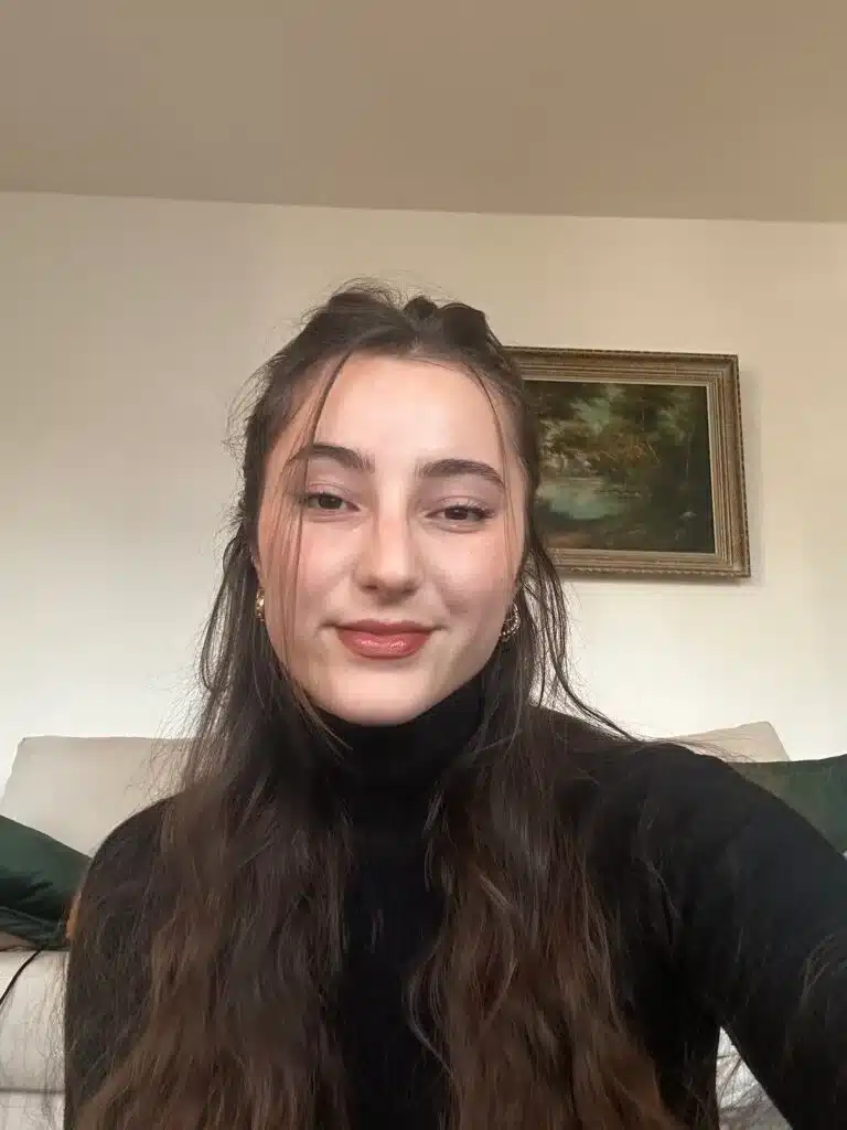 Chloe editions romance 768x1024